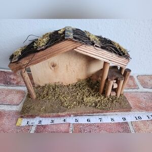 Nativity Cheche made of wood, with a thatched roof and moss accents on the roof